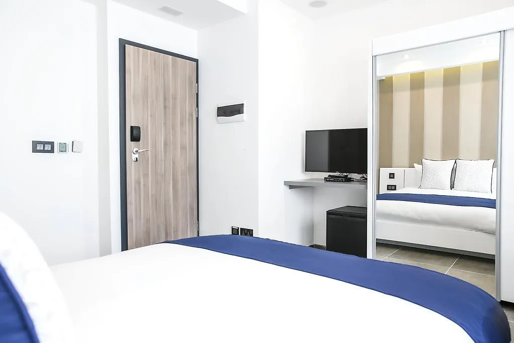 Pebbles Boutique Aparthotel Sliema