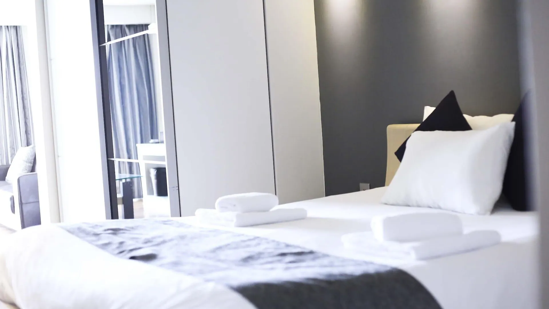 Pebbles Boutique Aparthotel Sliema 3*,