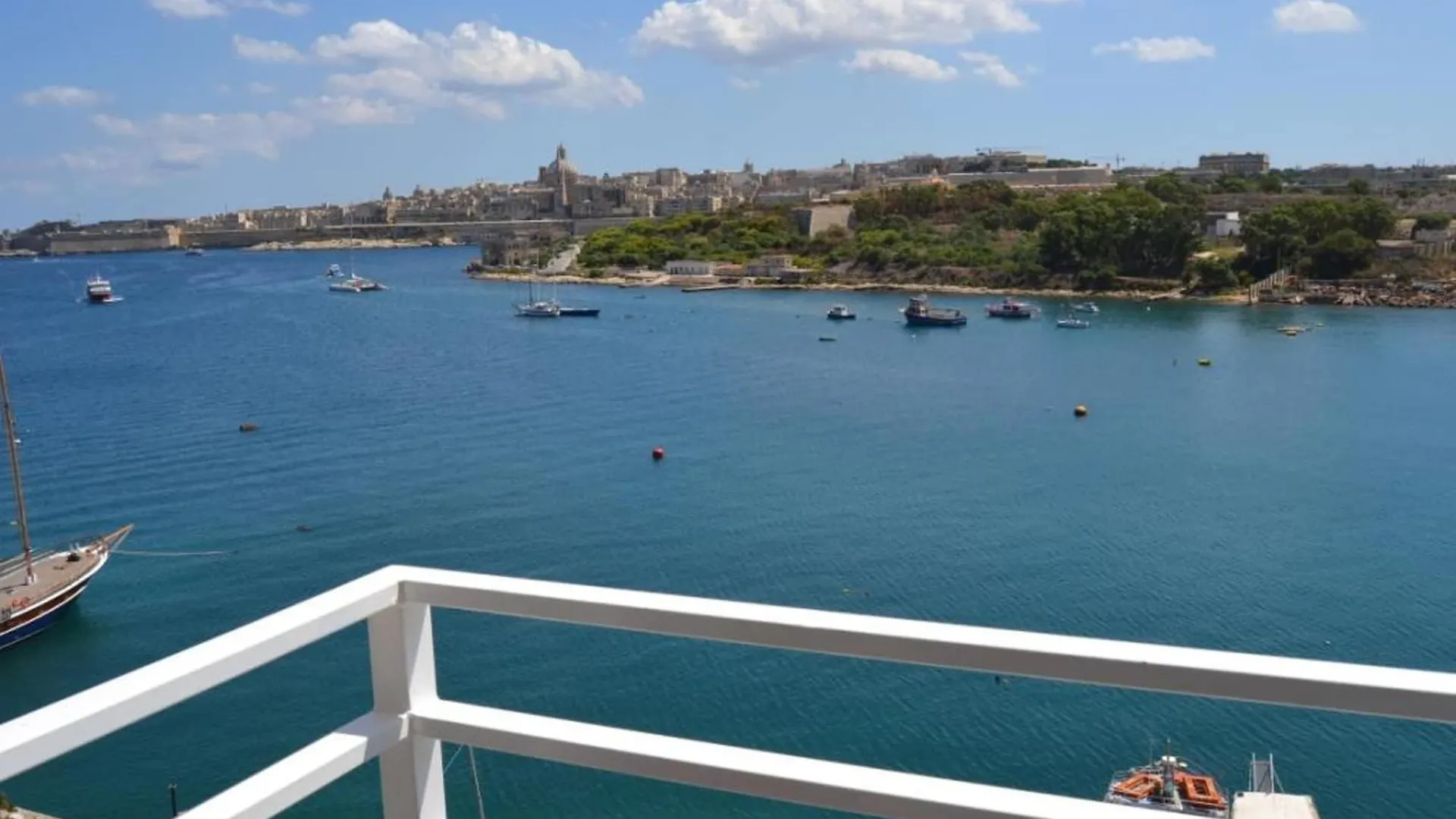 Pebbles Boutique Aparthotel Sliema