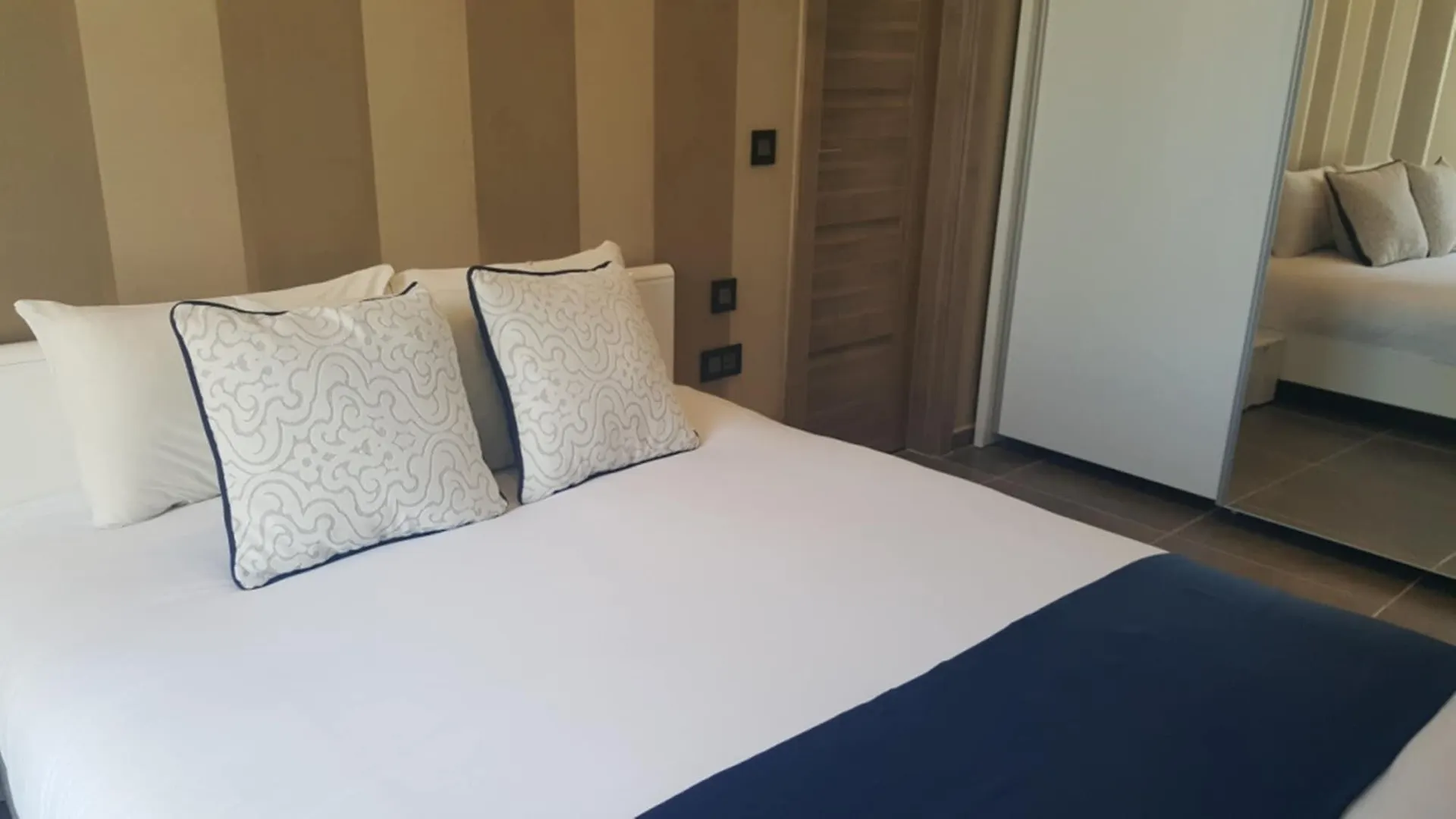 Pebbles Boutique Aparthotel Sliema