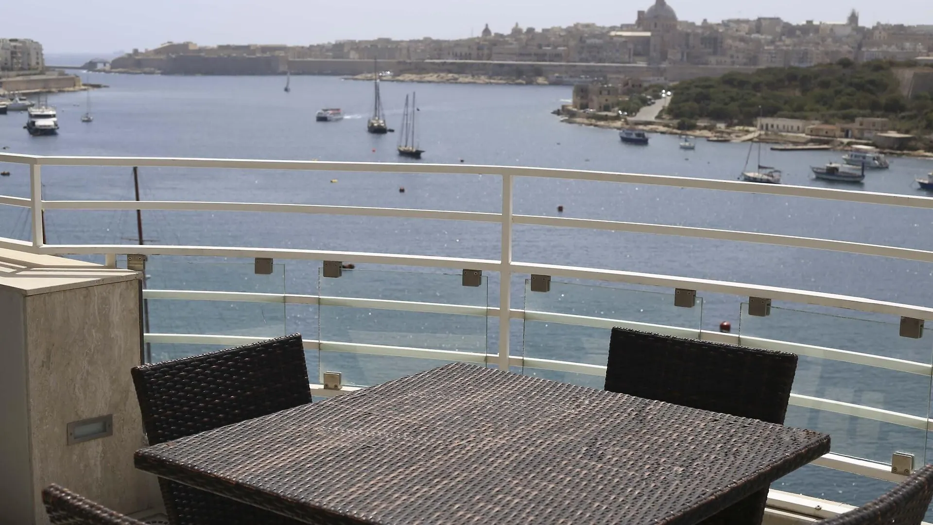 Pebbles Boutique Aparthotel Sliema