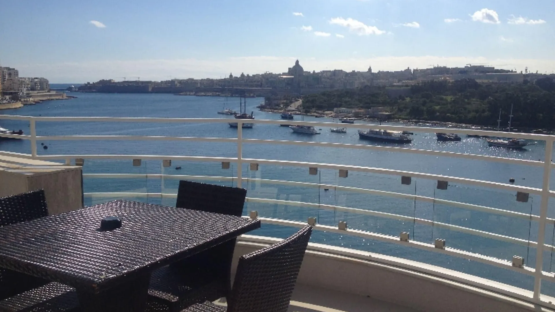 Pebbles Boutique Aparthotel Sliema