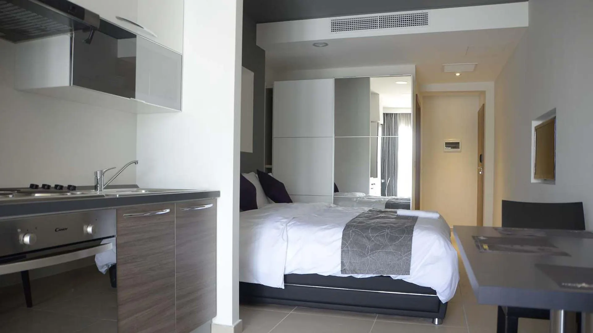 Pebbles Boutique Aparthotel Sliema