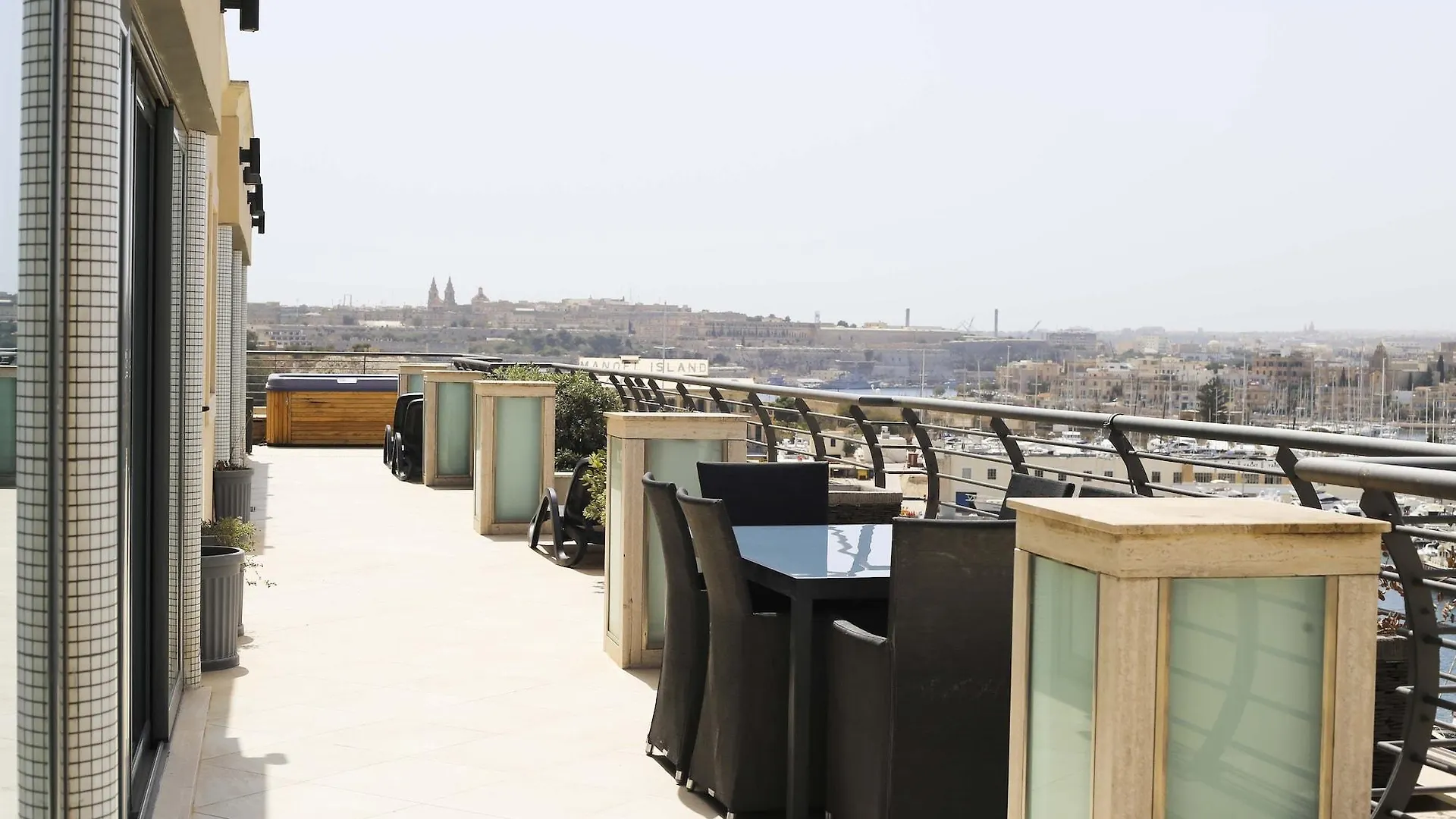 Pebbles Boutique Aparthotel Sliema