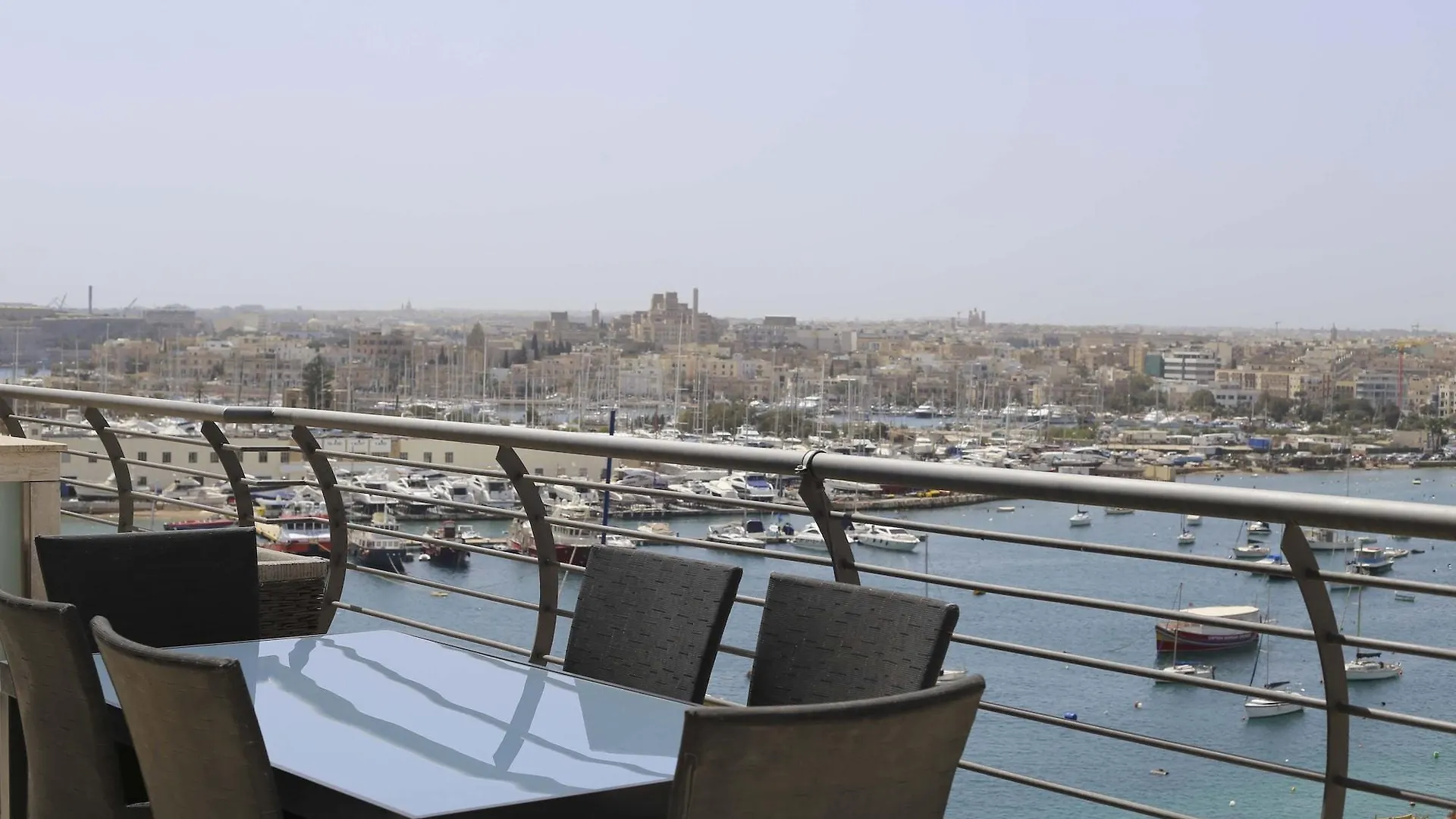 Pebbles Boutique Aparthotel Sliema
